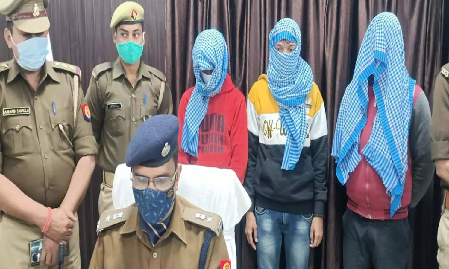 Fatehpur Crime News: Three vicious including the kingpin of interstate mobile gang were caught, two absconding