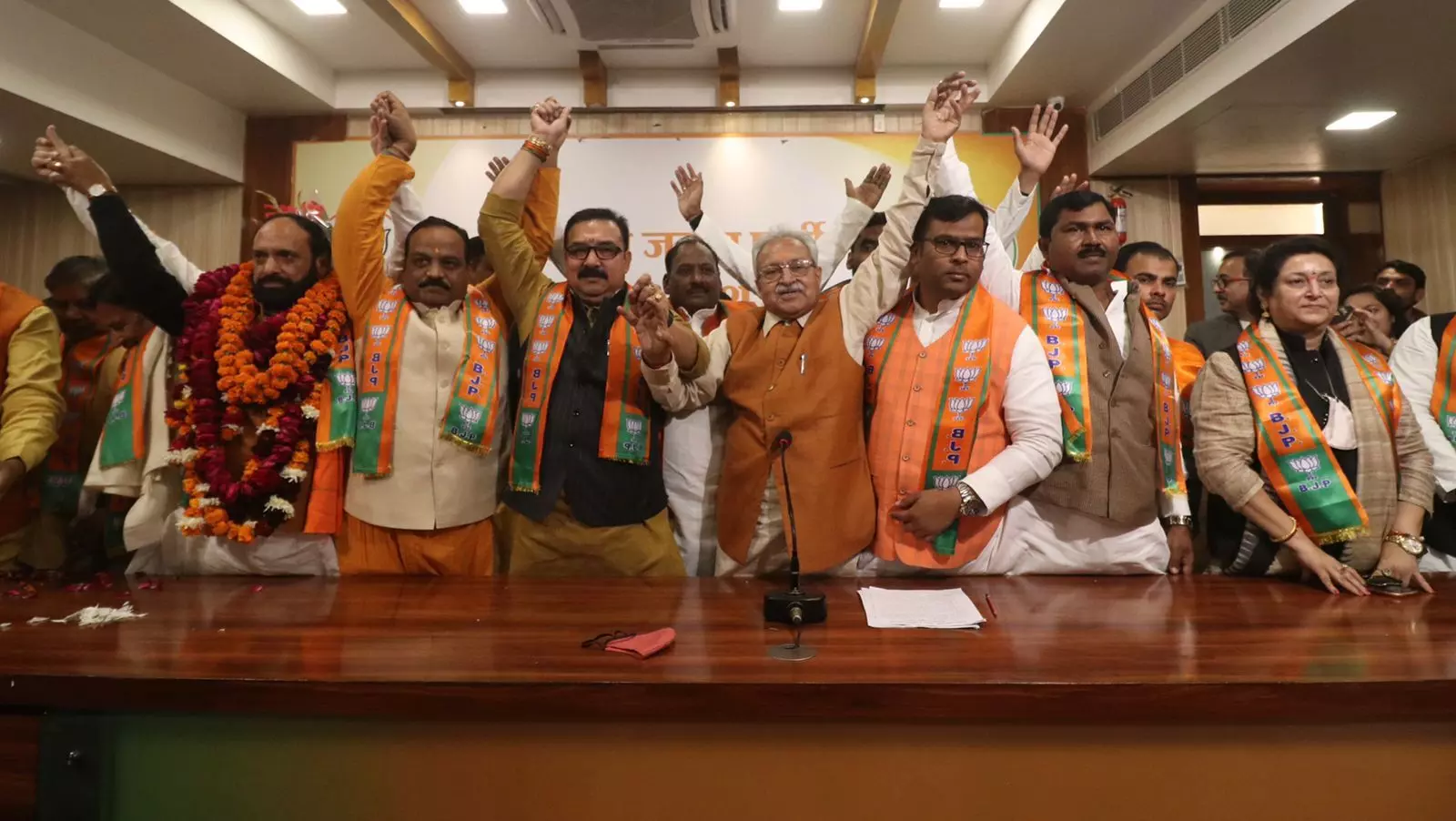UP Election 2022 : प्रदेश BJP में शामिल होने वालों का सिलसिला, कई दलों के नेता ने आज भी ली सदस्यता