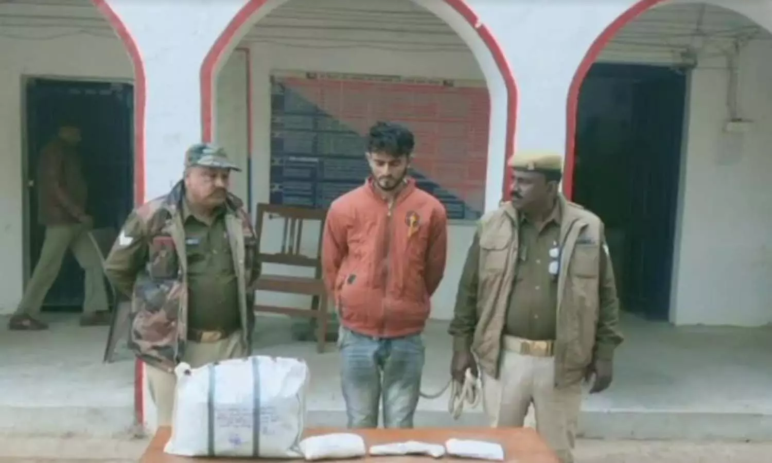 Fatehpur Crime News: 25 thousand rewarded crook arrested in police encounter, Hathgaon police caught