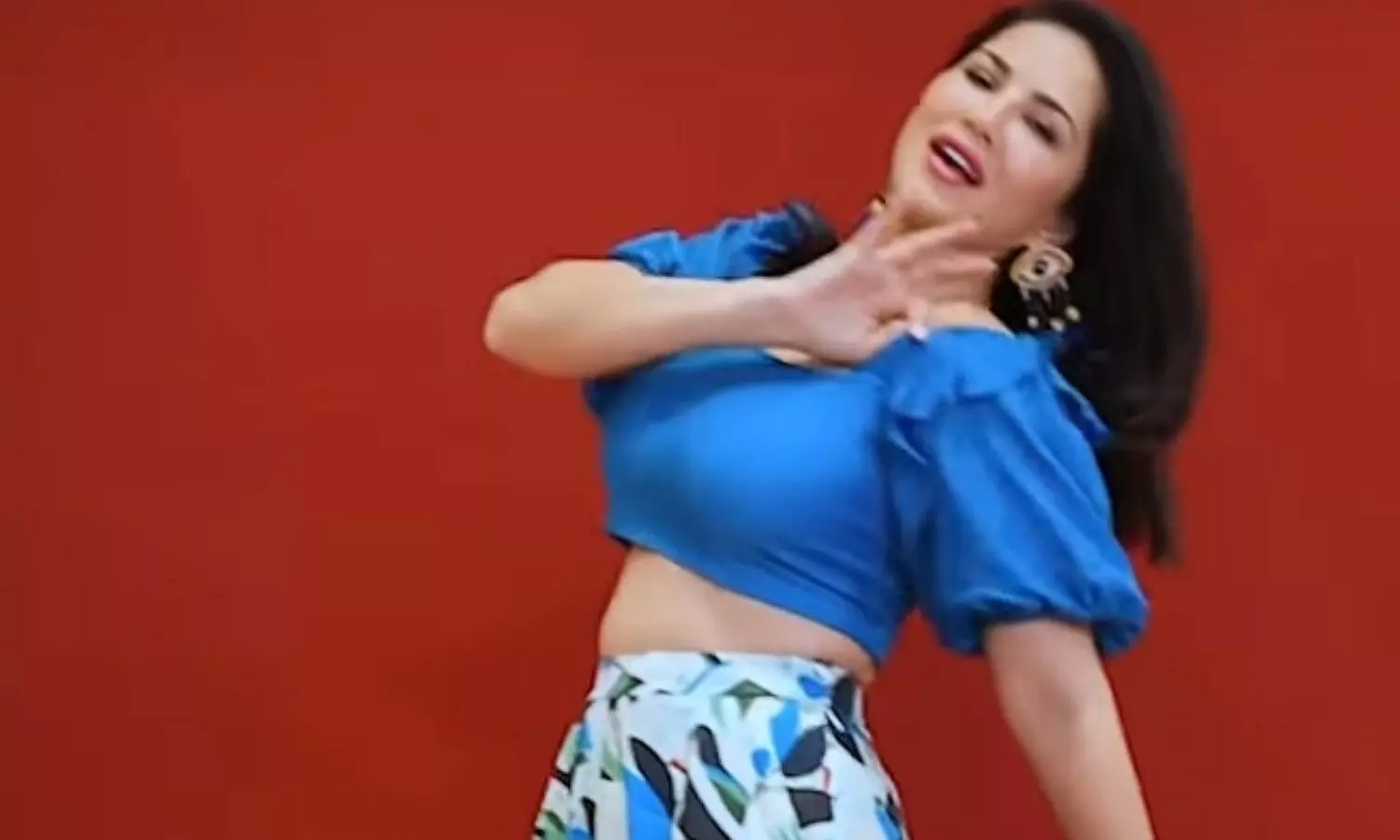 Sunny Leone Video: मछली गाने पर सनी लियोन ने किया डांस, फैंस को आ रहा खूब पसंद
