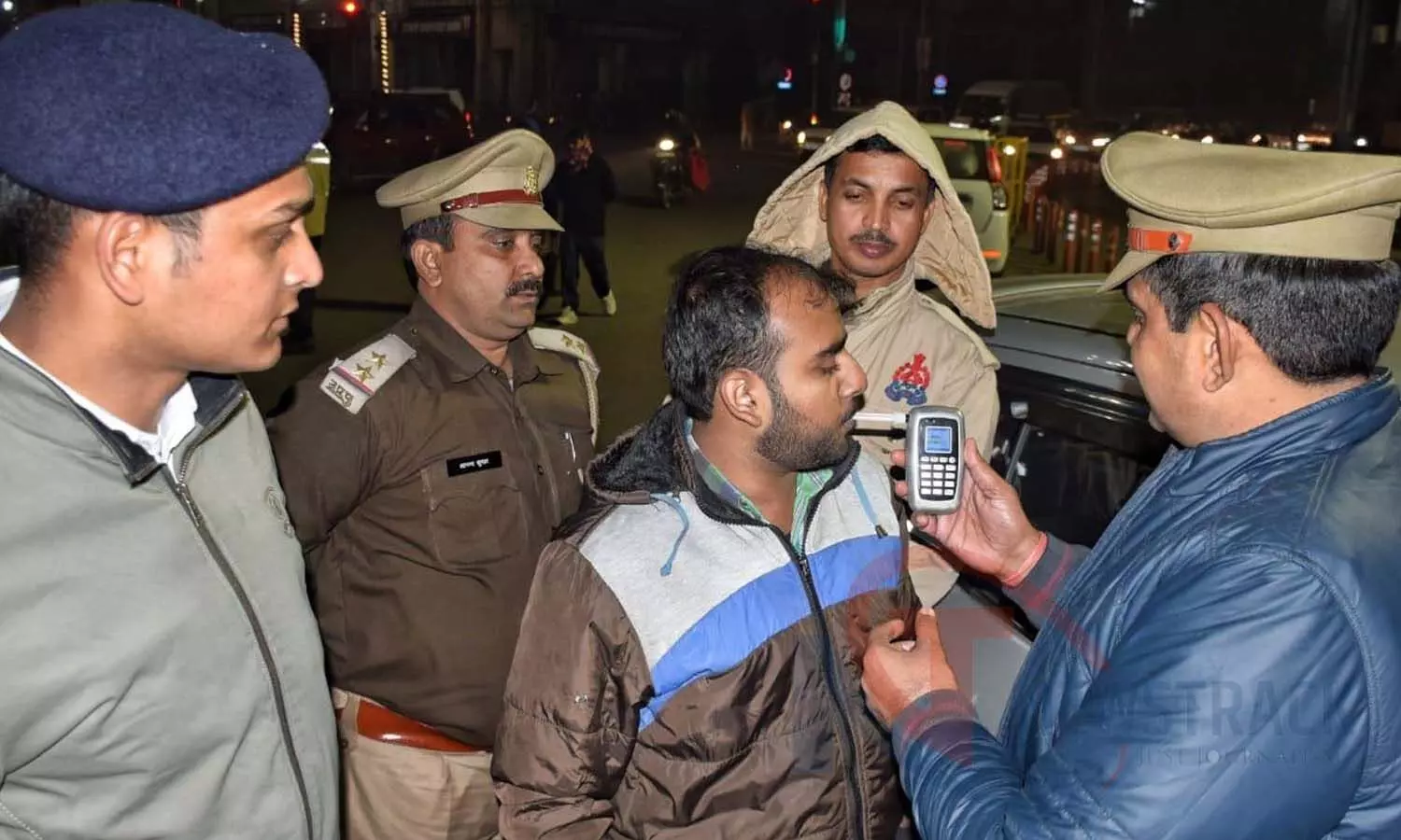 Night Curfew: Lucknow Police has tightened, if you meet after 11 oclock it is not good!