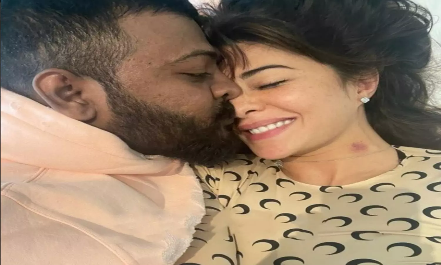 Jacqueline Fernandez : जैकलीन फर्नींडीस और कॉनमैन सुकेश चंद्रशेखर की निजी तस्वीर हुई वायरल, फोटो देख सभी रह गए दंग