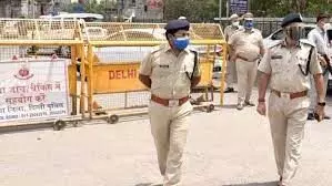 Delhi Police Corona Infection : दिल्ली में 300 पुलिसकर्मी कोरोना पाजिटिव, लगातार बढ़ते आंकड़ों से दहशत में लोग