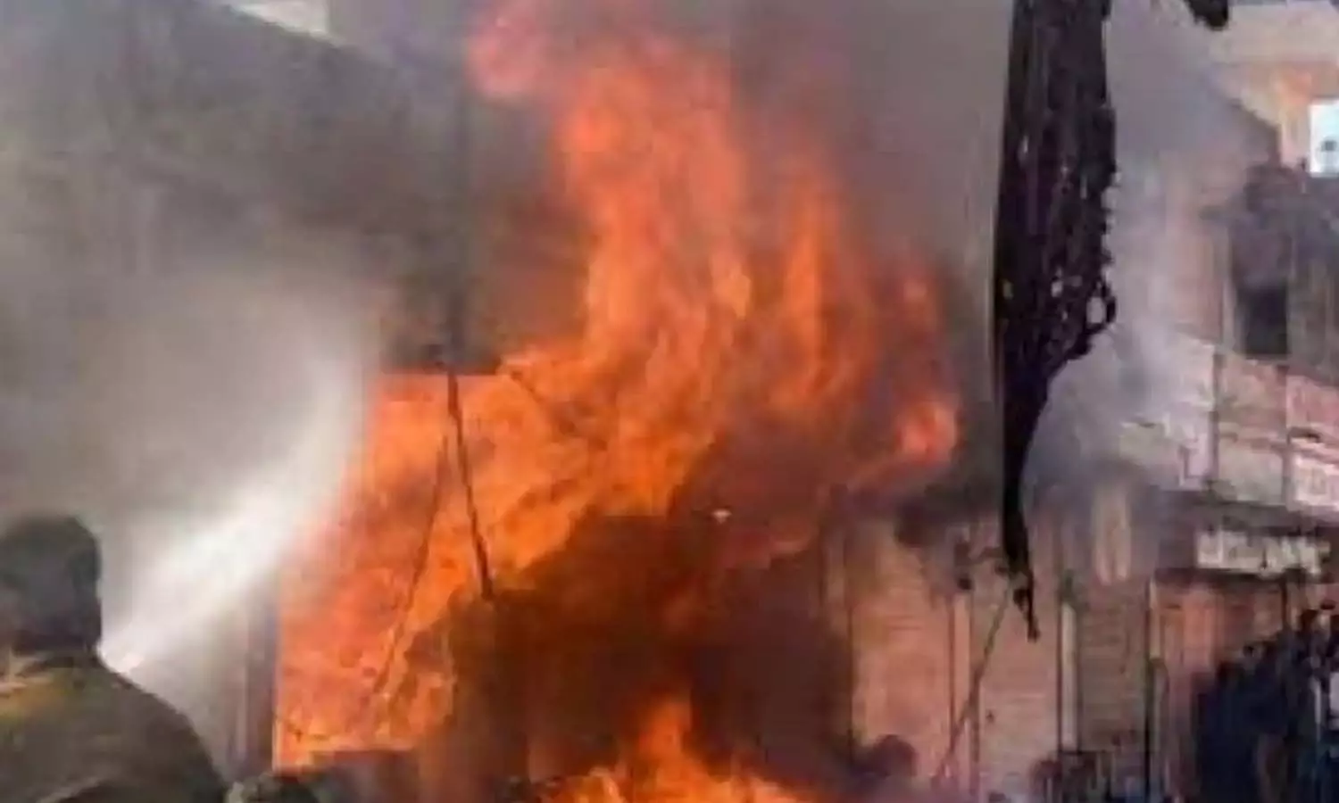 Shamli Explosion: Huge explosion in firecracker factory, fear of death of many workers