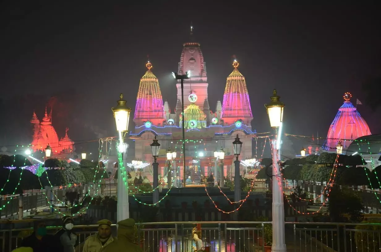 Khichdi festival at Guru Gorakhnath Temple in Gorakhpur follow covid protocol in Guru Gorakhnath Temple