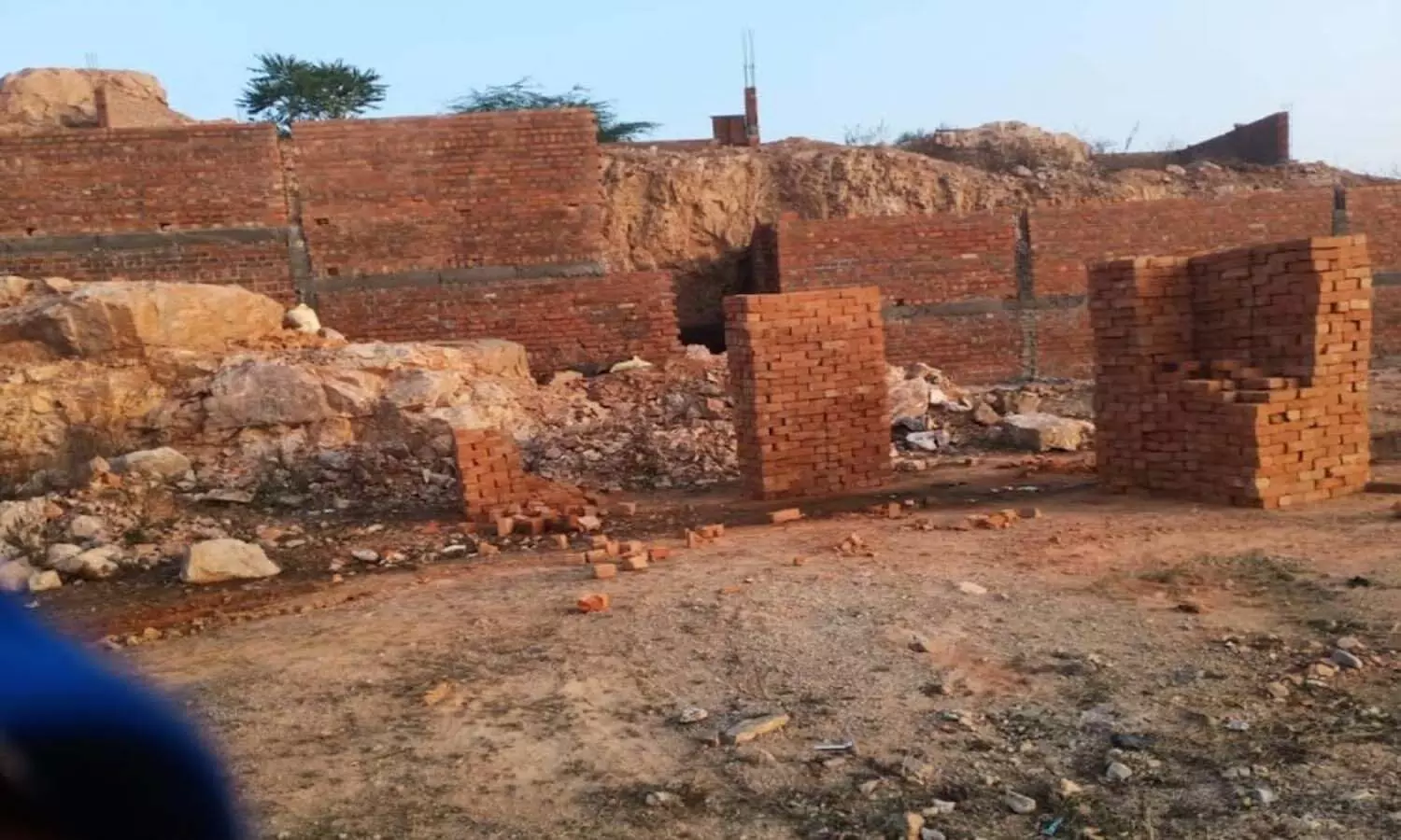 Jhansi News: Hill dug without permission, illegal excavation in the name of plot, revenue department ignored