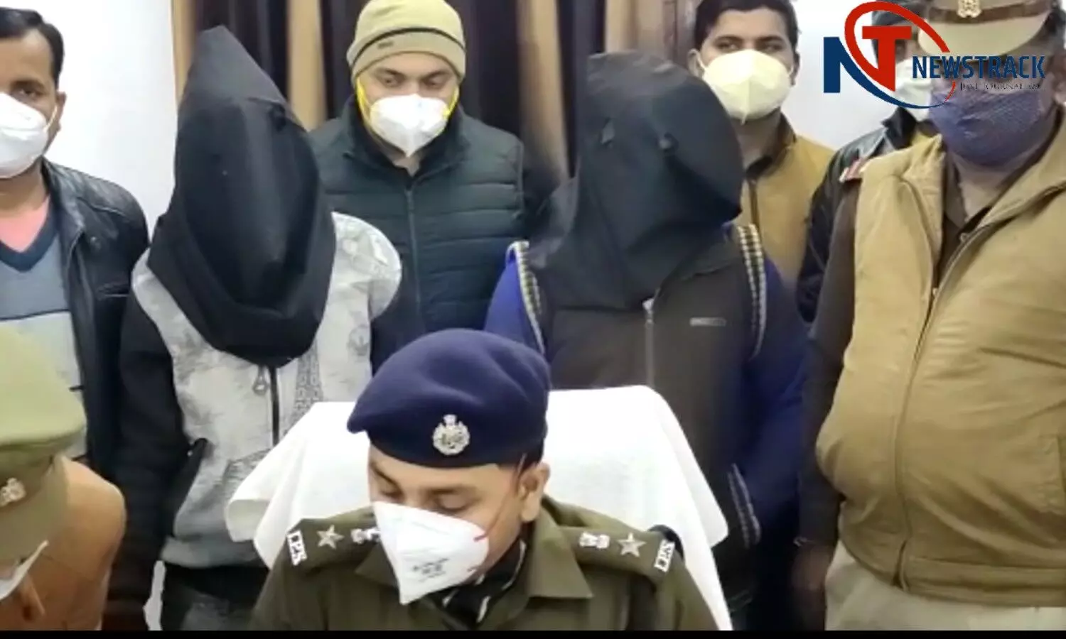 पुलिस ने आरोपियों को गिरफ्तार किया 