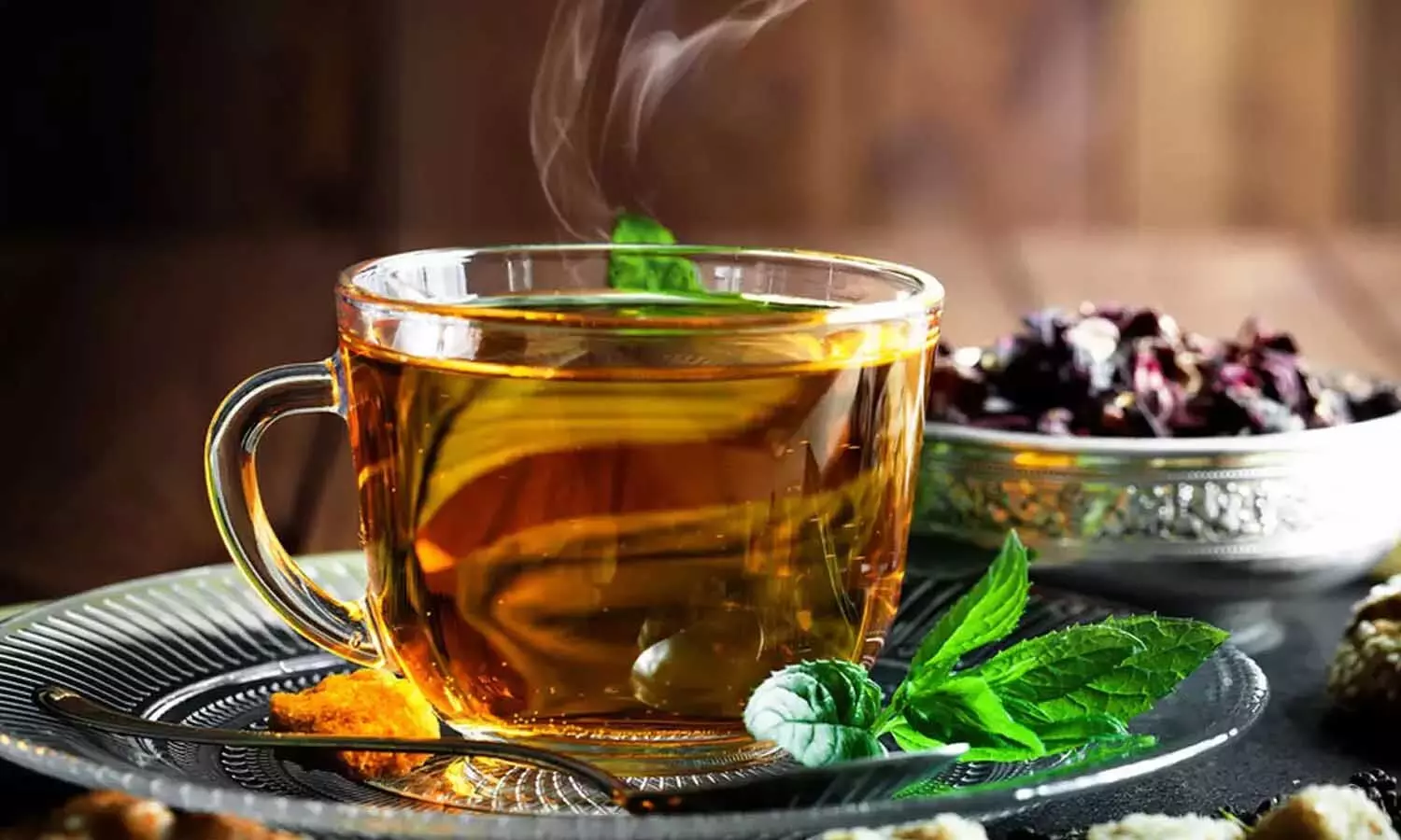 Herbal Tea Benefits: सर्दियों में हर्बल चाय रखेगी शरीर को सेहतमंद, स्वाद में भी बेहतरीन