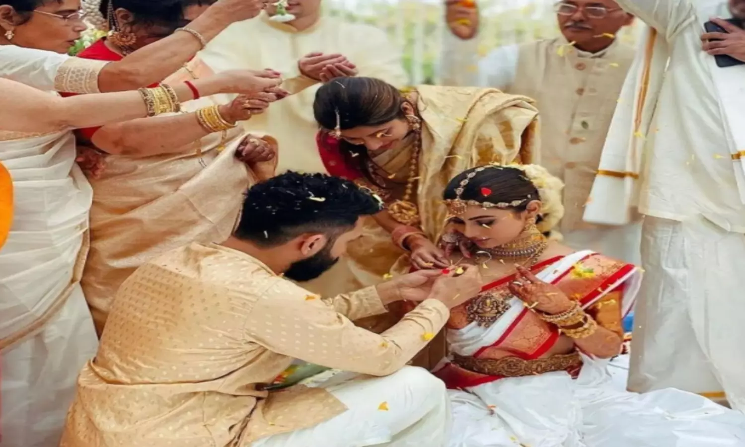 Mouni Roy Wedding Parvati Look: साउथ इंडियन ब्राइड बनीं मौनी रॉय, माता पार्वती की तरह खुद को तैयार किया