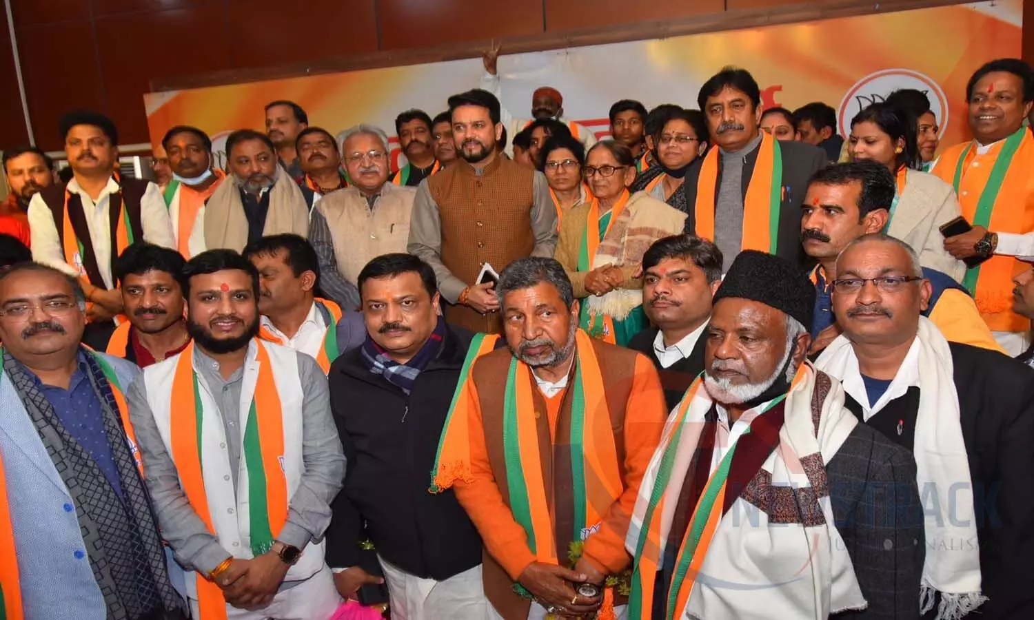 UP Election 2022: Union Minister Anurag Thakur gave membership of BJP to people of different parties, see photos