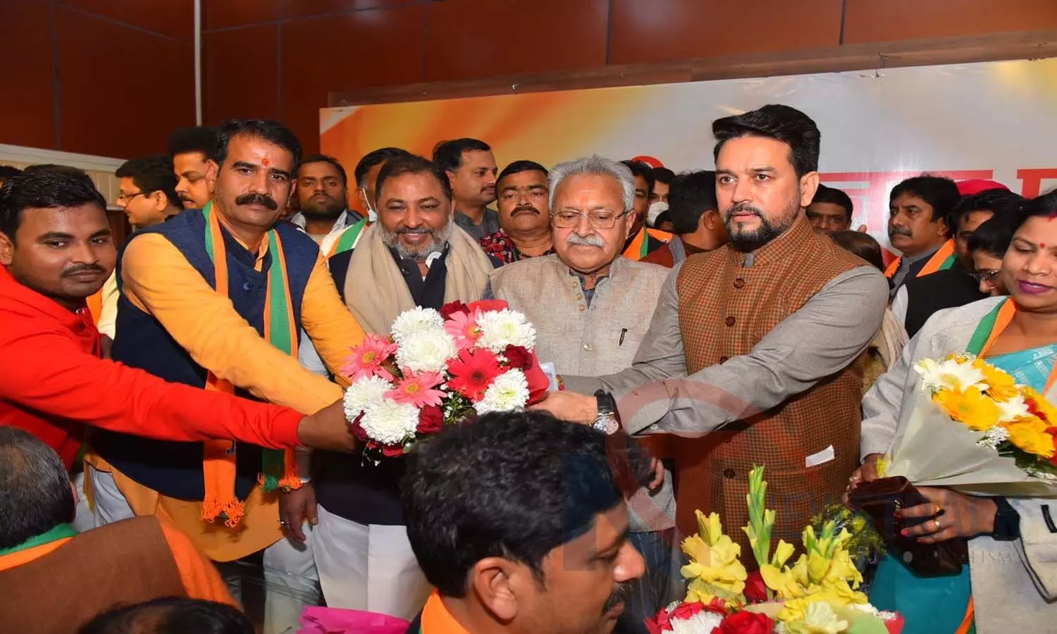 UP Election 2022: Union Minister Anurag Thakur gave membership of BJP to people of different parties, see photos