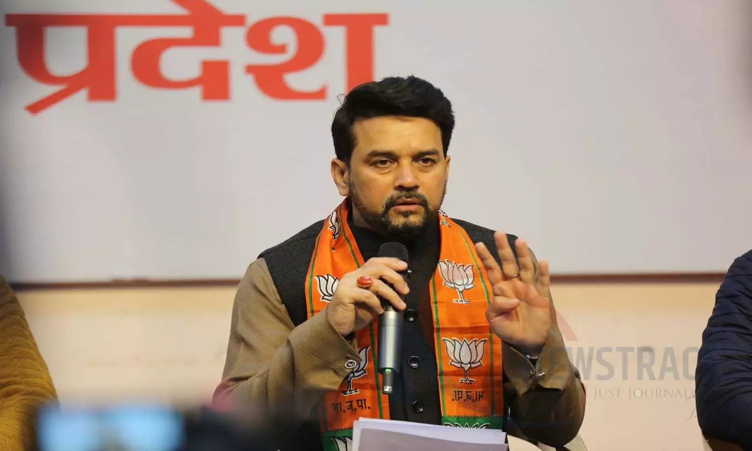 UP Election 2022: Union Minister Anurag Thakurs press conference in BJPs office, said- Opposition is afraid of defeat