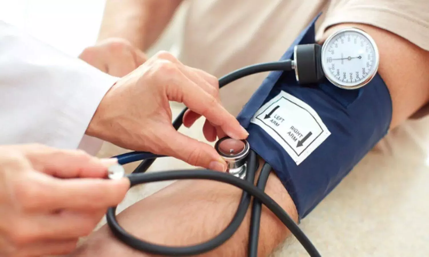 High Blood Pressure: बिना दवाइयों के ब्लड प्रेशर करें कंट्रोल, इन घरेलू उपायों को आजमाएं