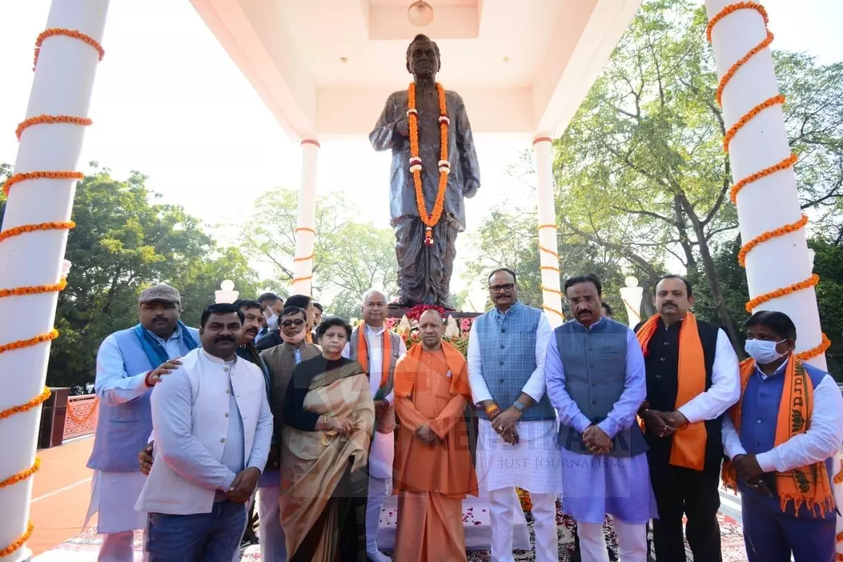 Yogi Adityanath paid floral tributes to Pandit Deendayal