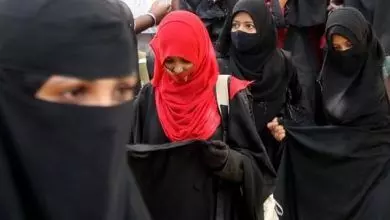 Hijab Controversy: कर्नाटक में हिजाब के साथ नहीं मिली क्लास में एंट्री, इंग्लिश लेक्चरर ने दिया इस्तीफा