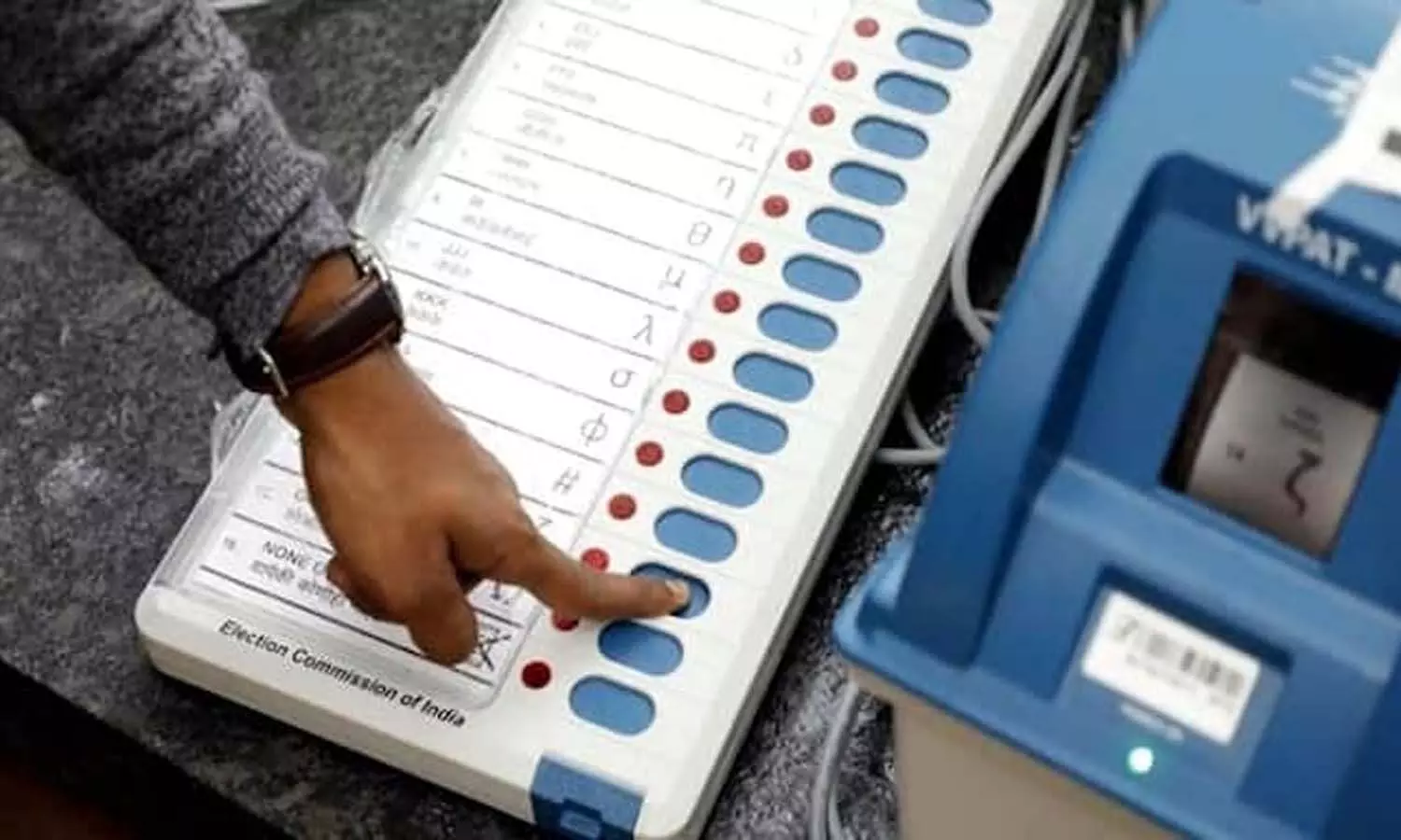 UP Election 2022: In Lakhimpur, mischievous elements put faviquick on EVM, SP candidate said, pasted SPs button