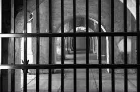 ruckus of prisoners in varanasi district jail