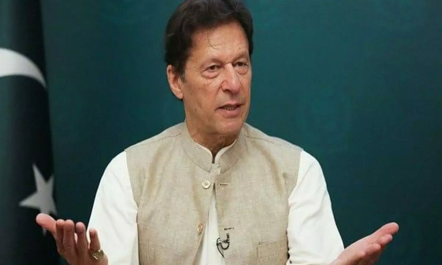 पाकिस्तान प्रधानमंत्री इमरान खान: pakistan pm imran khan government in big crisis Many MPs left