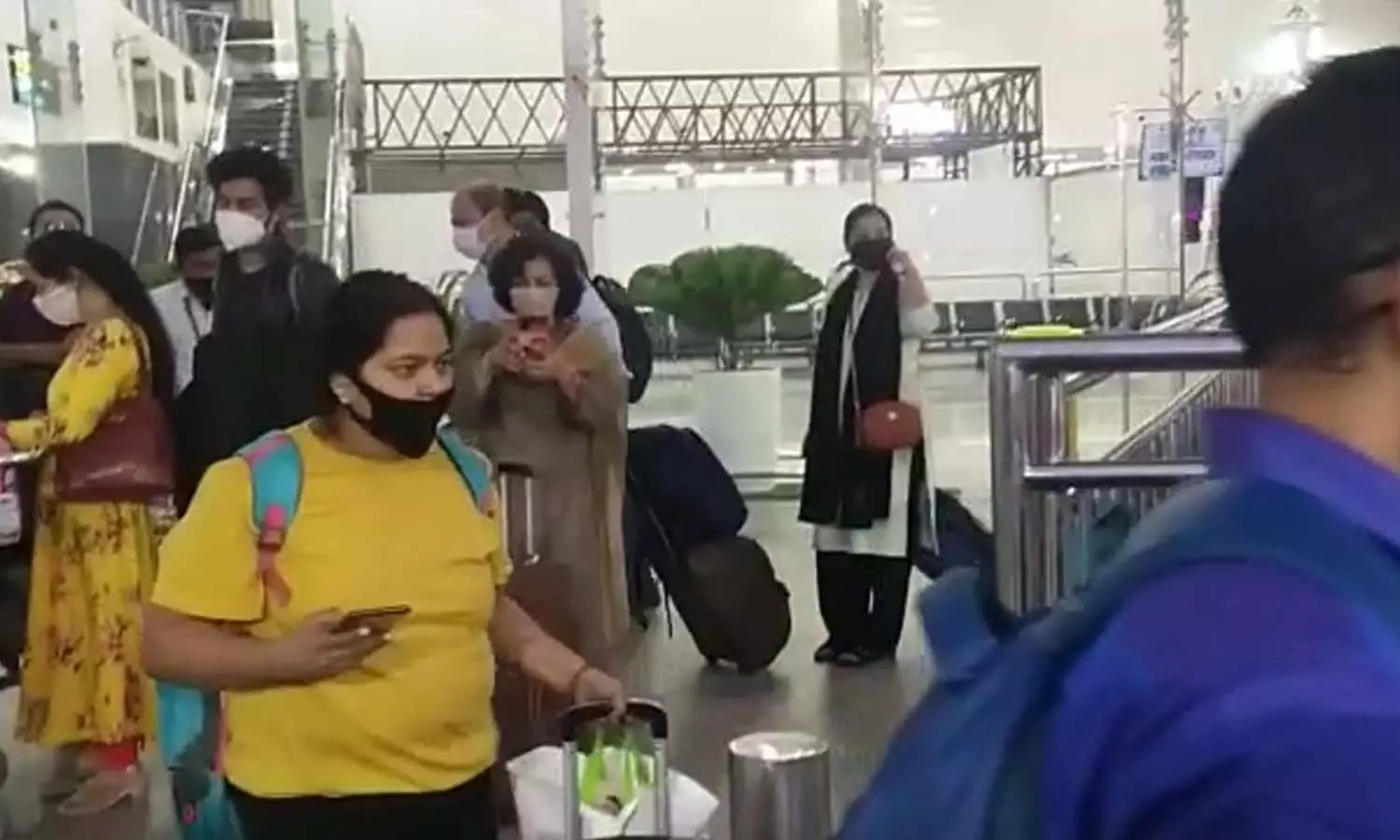 5 MBBS students reached Lucknow airport from Ukraine: told the story of the terrible scene, said thank you to PM Modi!