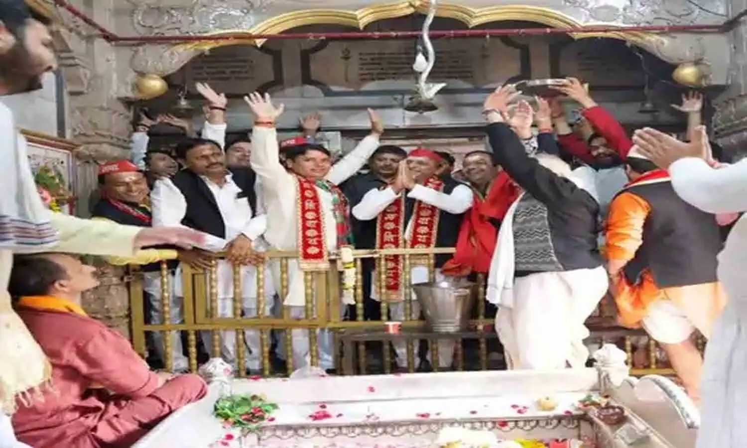 UP Election 2022: SP chief took blessings from Kotwal of Kashi, Akhilesh roared fiercely in Azamgarh rally