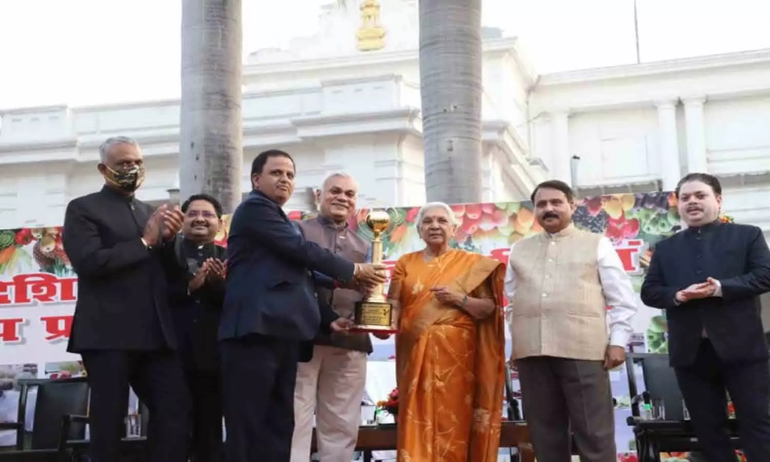 UP Metro stall won hearts at Raj Bhavan exhibition: Governor honored Kumar Keshav for best performance