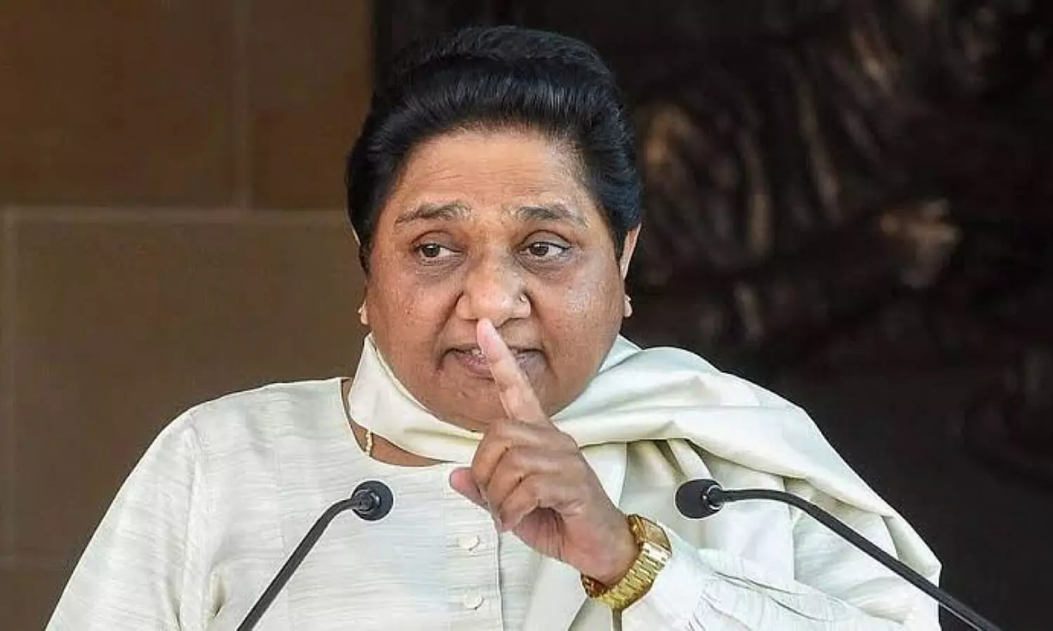 mayawati reaction on akhilesh yadav speech in up vidhan sabha on foreign trip satish mahana