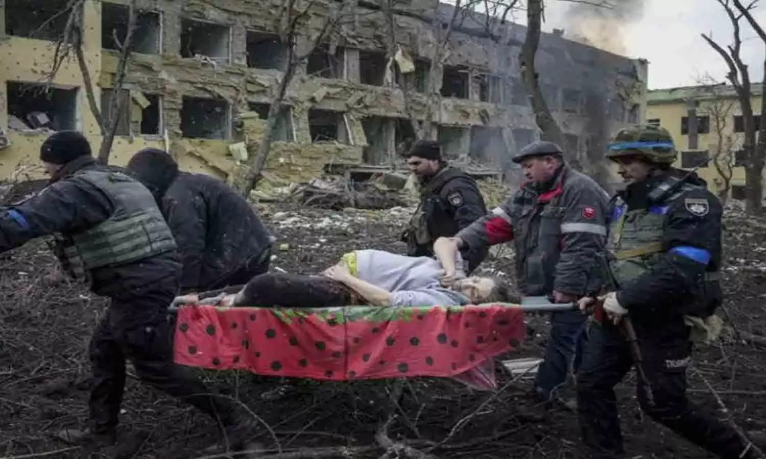 Russia- Ukraine War: रूसी हमले में घायल गर्भवती महिला के पेट में पल रहे बच्चे की मौत, माँ ने भी तोड़ा दम