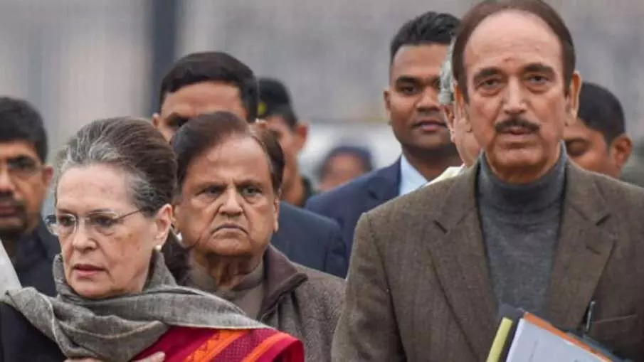 G23 leader Ghulam Nabi Azad meets Sonia Gandhi