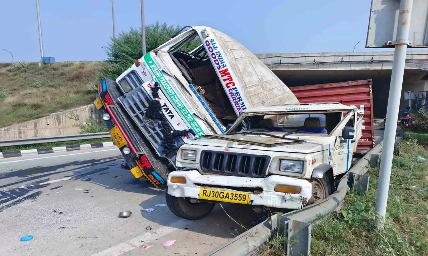 Baghpat Container Accident News: Four injured when speeding container overturns on patrolling vehicle in EPE underpass