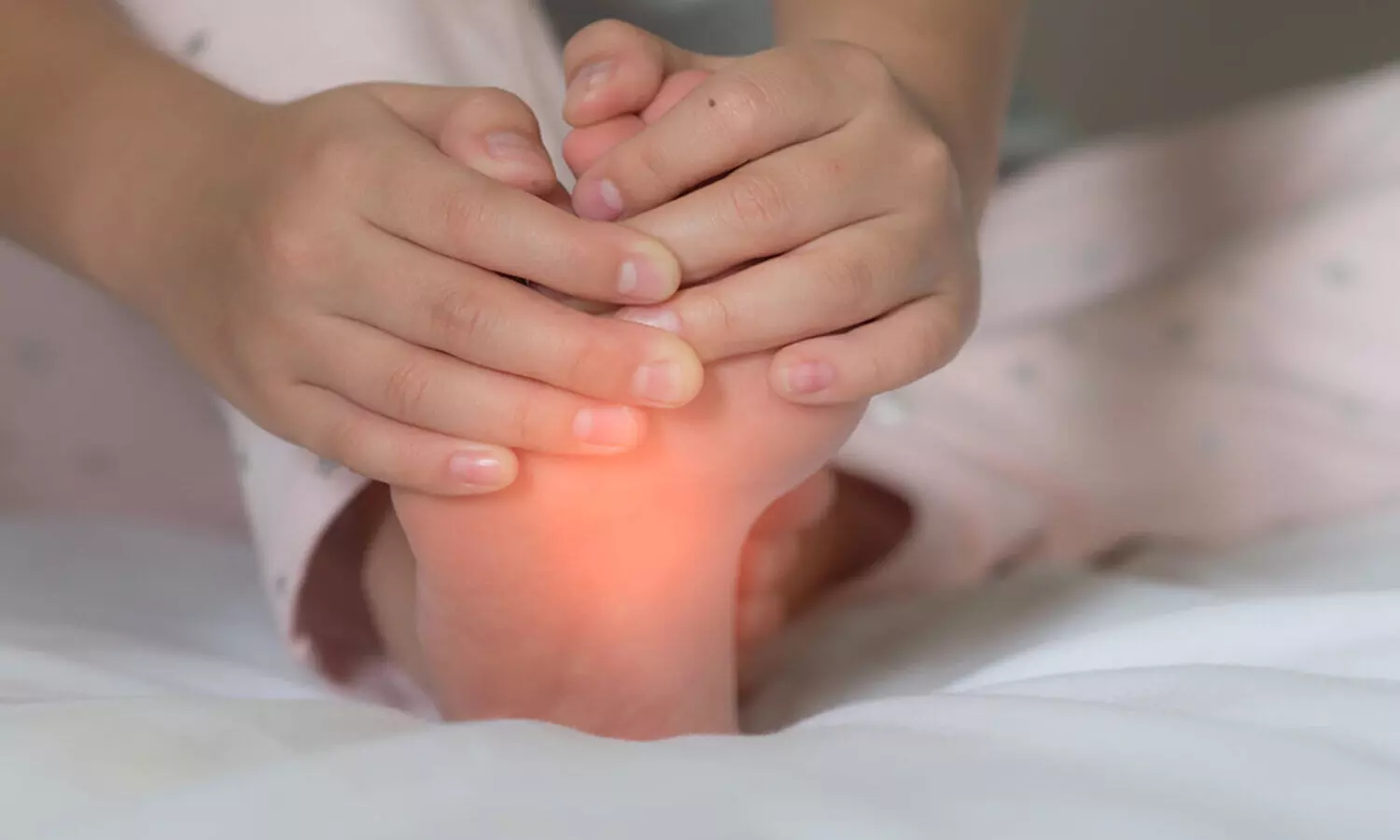 Leg Pain At Night: रात में होने वाले पैरों के दर्द से आराम पाने के लिए आजमाएं ये घरेलू नुस्खे