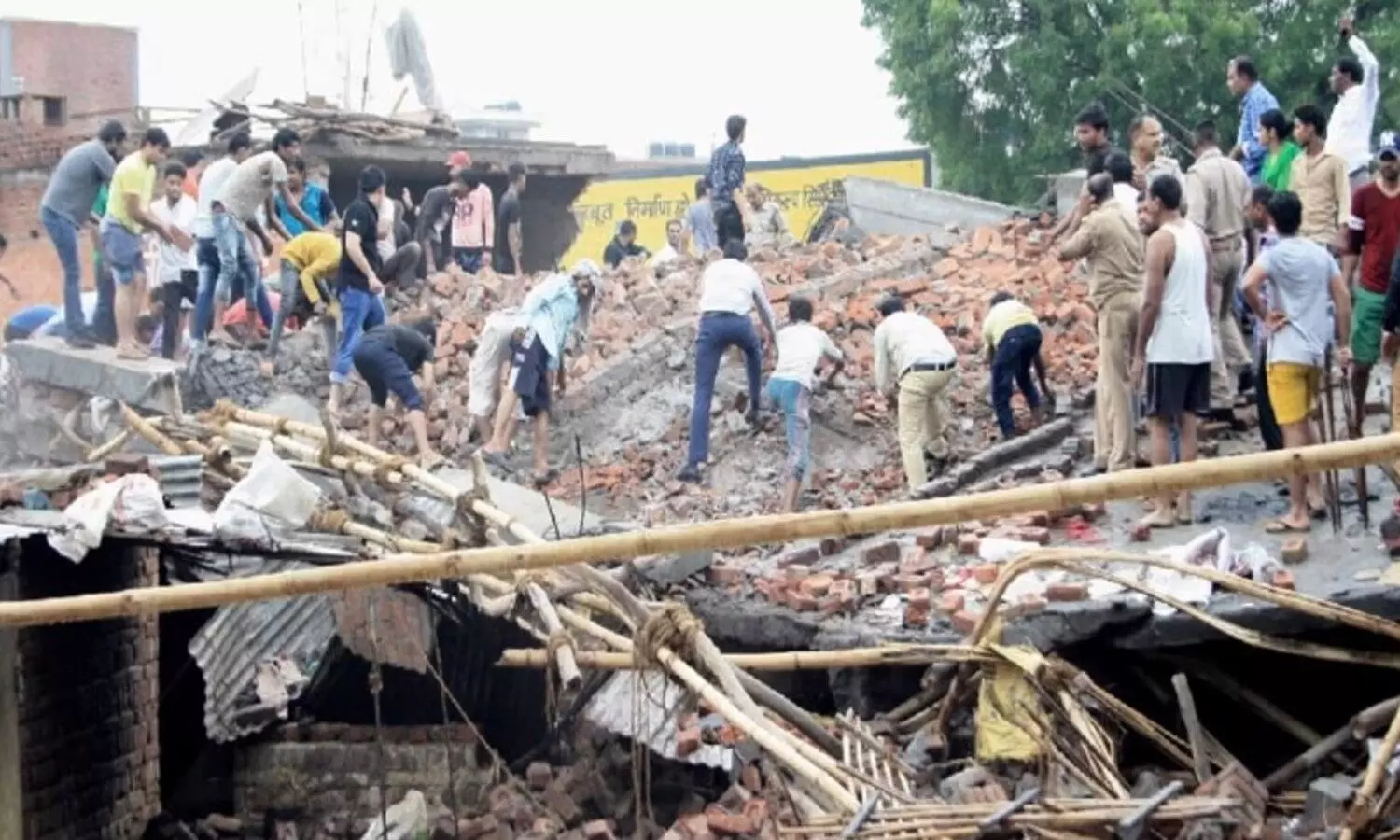 Accident collapse of wall in Ghaziabad