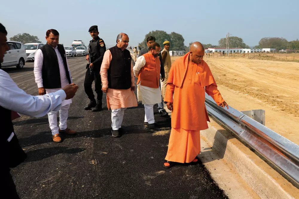 CM Yogi Adityanath: CM Yogi return in uttar pradesh gorakhpur on the path of development