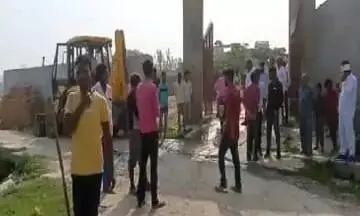 UP MLC Election 2022 Notice of encroachment pasted on gate of hospital of SP candidate Manoj Yadav in Jaunpur