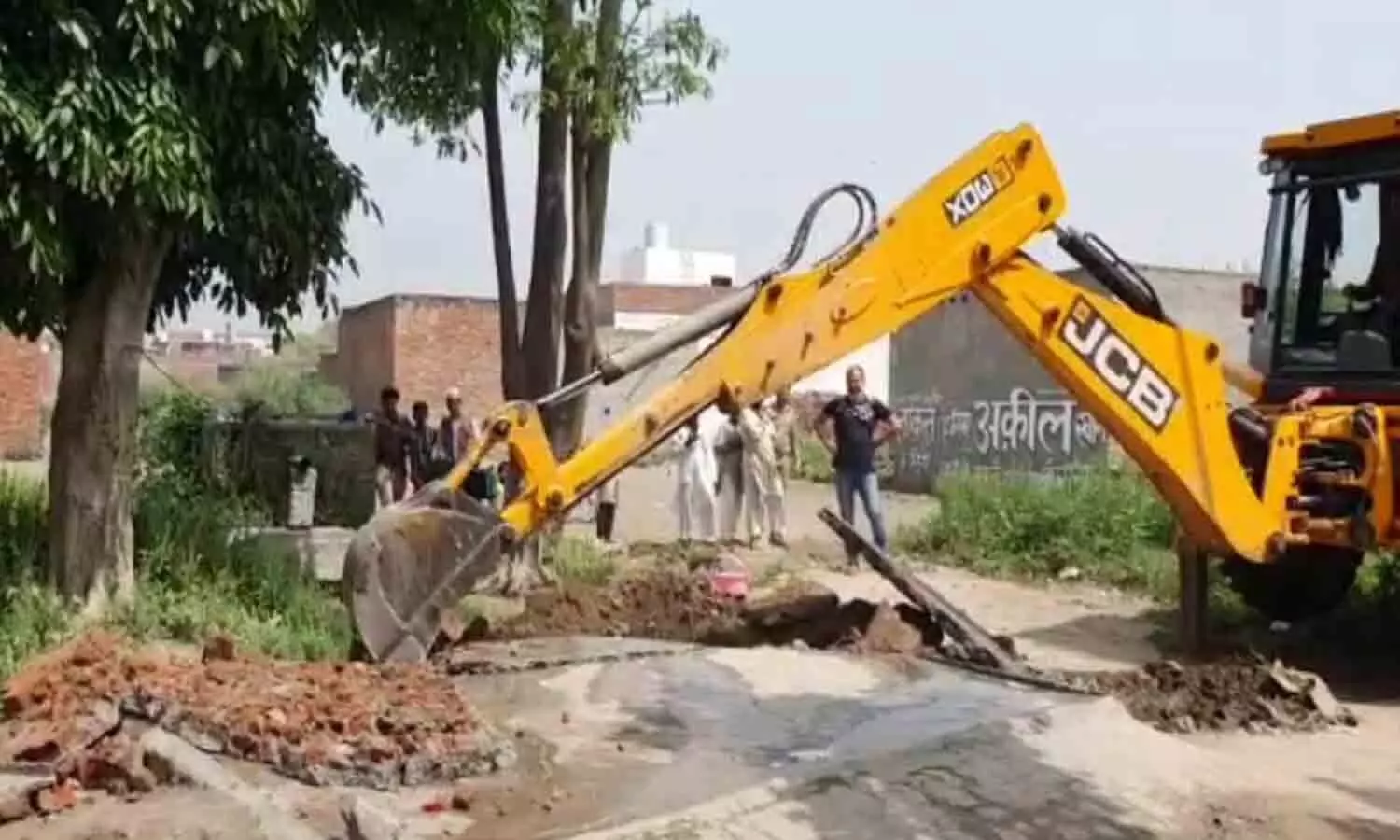 Yogi Government 2.0: Yogis bulldozer ran in Kairana, illegal construction was being done on enemy property