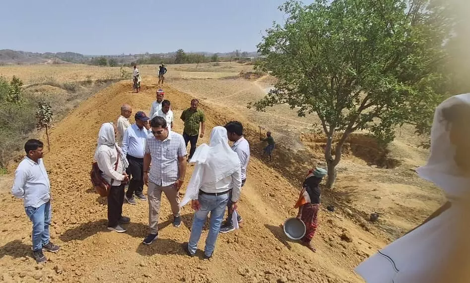 CDO Dr. Amit Pal Sharma inspected the works being done under MNREGA