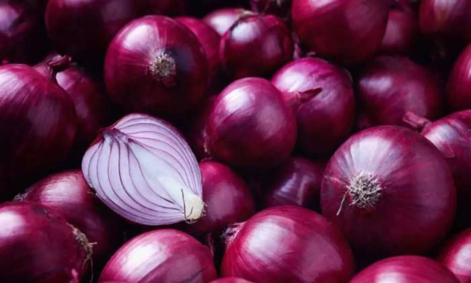 Onion Ke Fayde: गर्मियों में प्याज खाने के हैं गजब फायदे, दूर होंगी ये परेशानियां