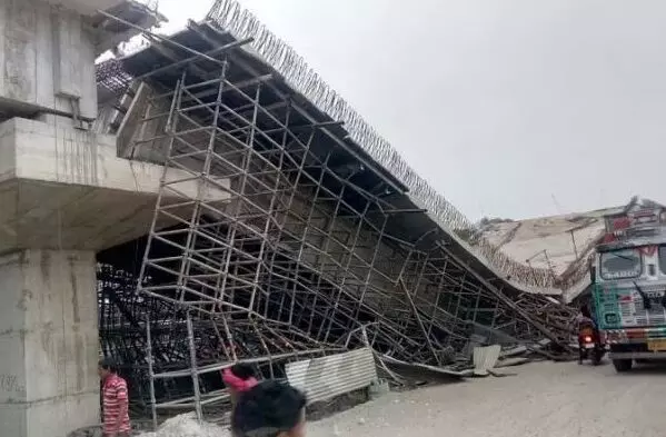 shuttering of railway bridge collapse nine worker injured in sonbhadra