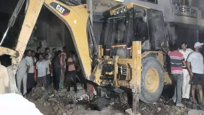 delhi news three employees with one other died after falling in sewer ndrf Rescue body found