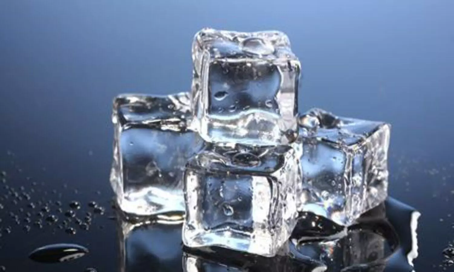 Ice Water Facial: गर्मियों में करें आइस वाटर फेशियल, मिलेगी एक्ट्रेसेस की तरह दमकती त्वचा