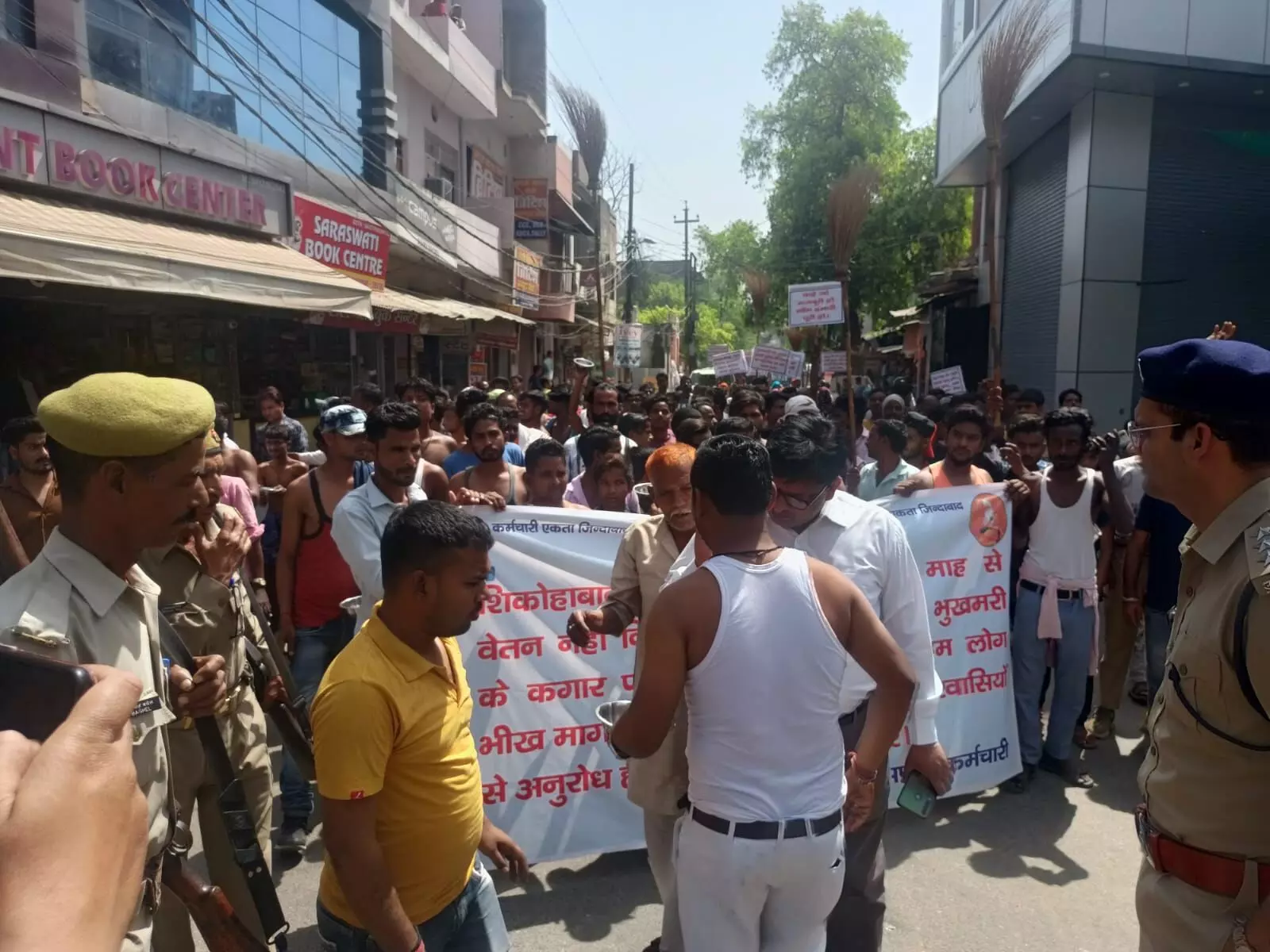 Firozabad News Employees of Shikohabad Municipal Council protest