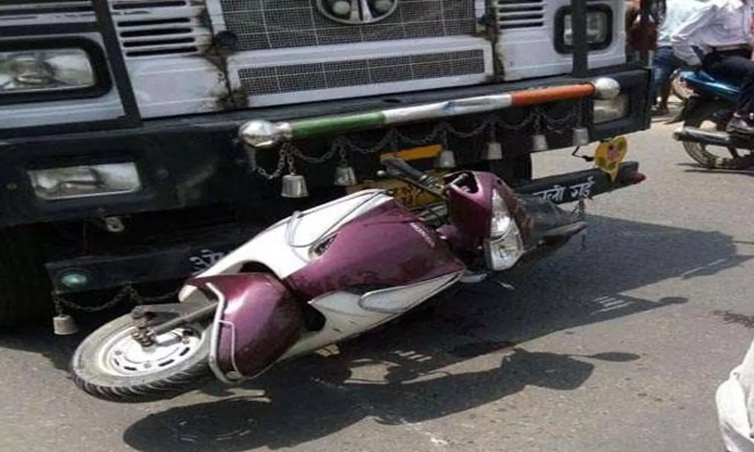 highway accident truck scooty