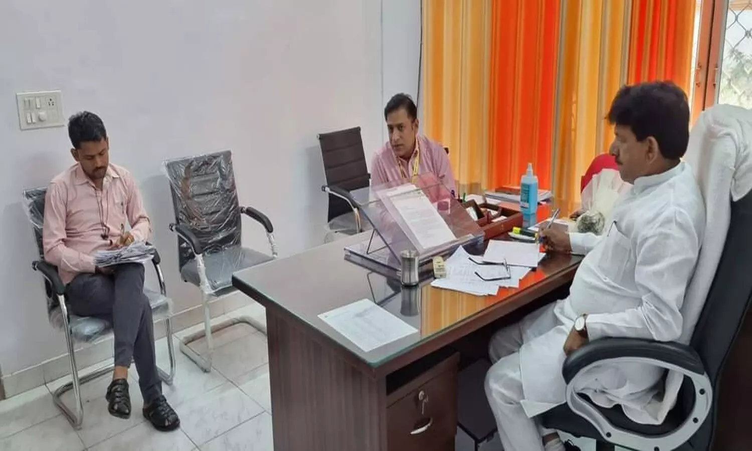 Lucknow News Minister Kapil Dev Aggarwal held a meeting with officials of department to connect women with ITI