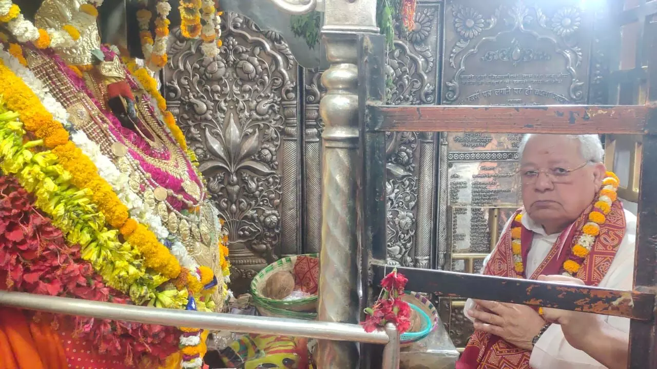 Governor Kalraj Mishra worshiping at Maa Vindhyavasini temple