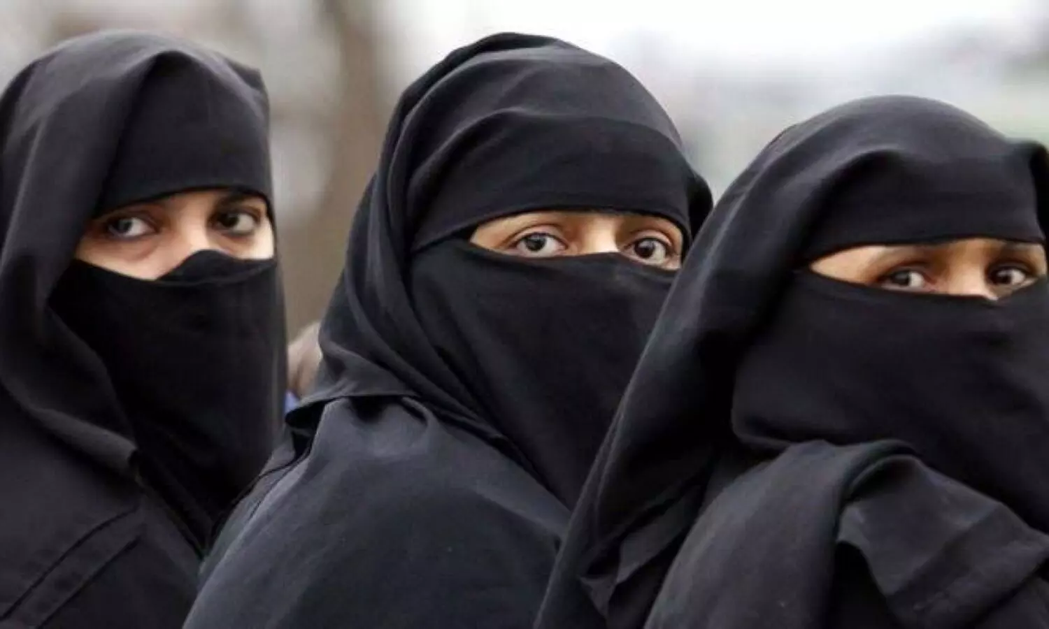 Ghaziabad: हिजाब पहनकर आई छात्राओं को प्रिंसिपल ने भगाया, नहीं मिला टैबलेट, हंगामा