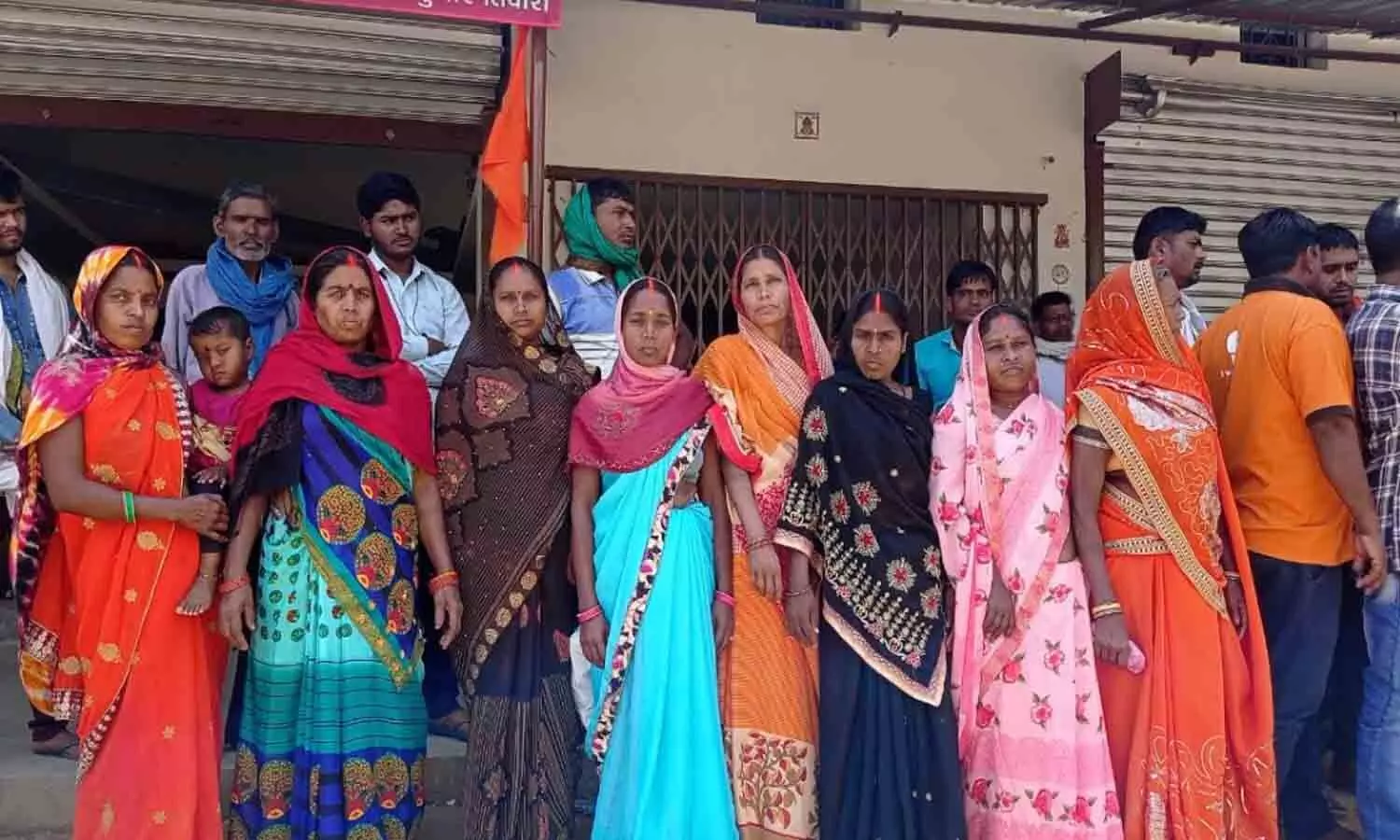 Sonbhadra News- Finance company cheated women of self help group of lakhs of rupees
