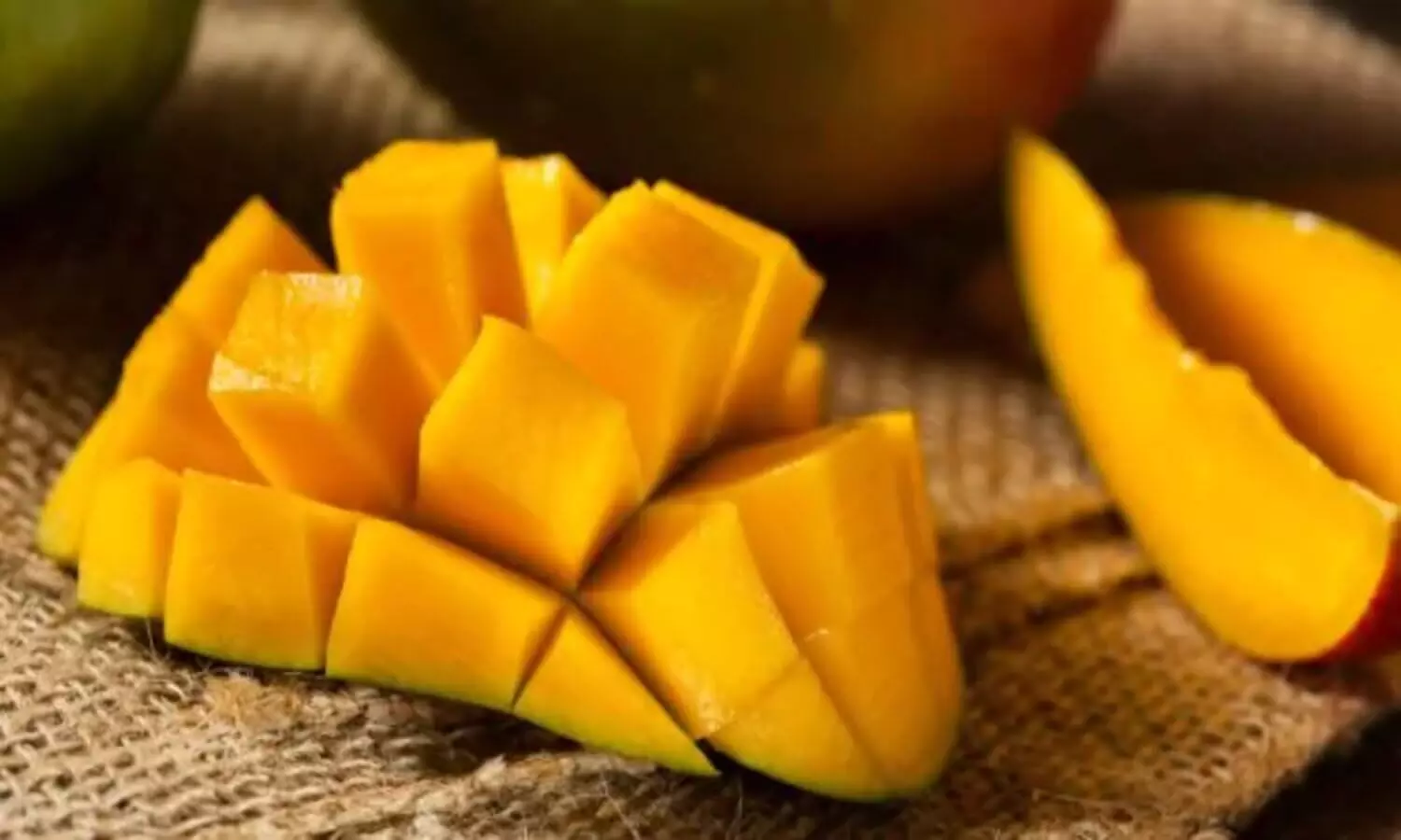 Mango Drinks: गर्मियों में ये आम की ड्रिंक्स देंगी भरपूर एनर्जी, पीने में बेहद स्वादिष्ट
