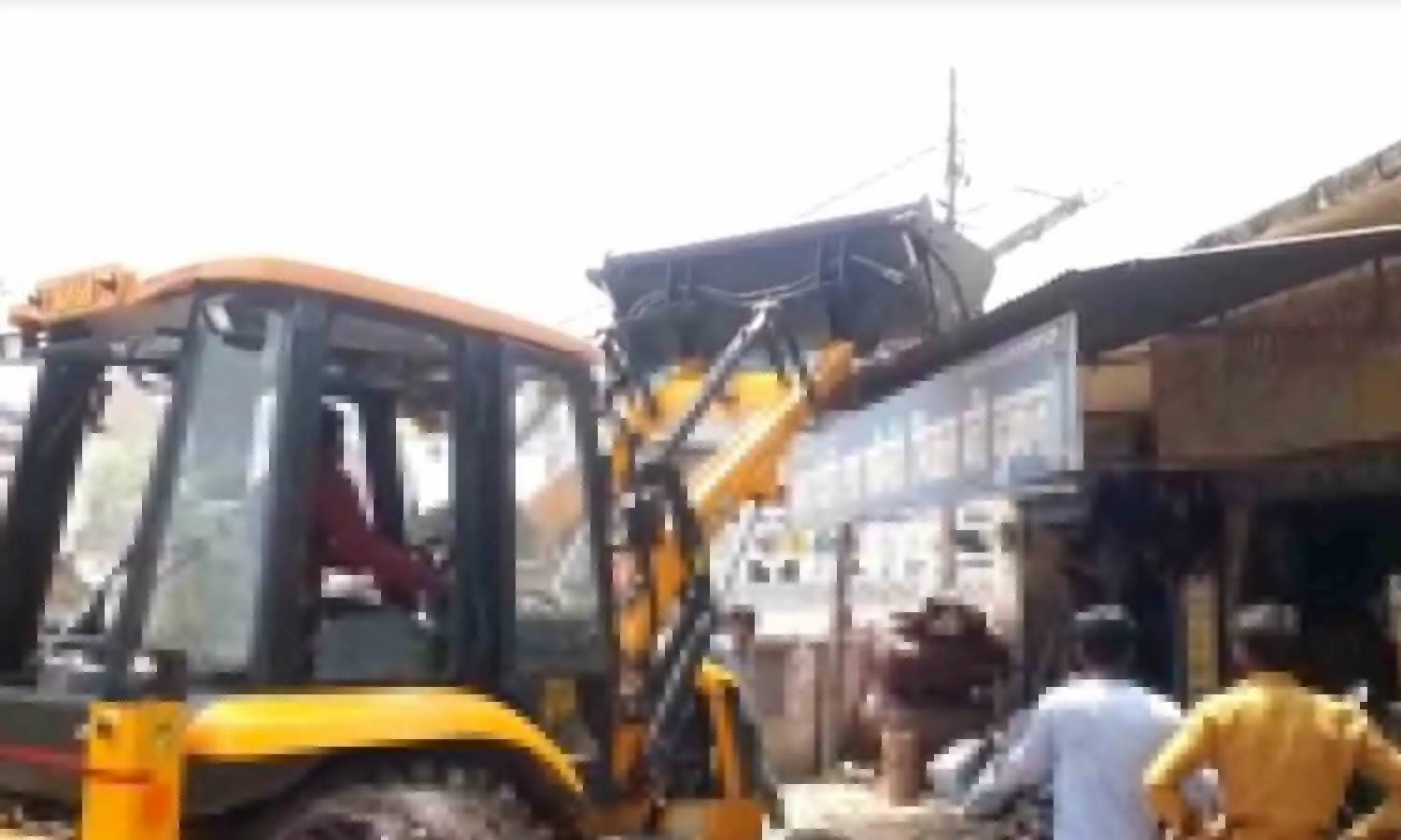 Bulldozer caught speed in Rae Bareli, illegal occupants broke down