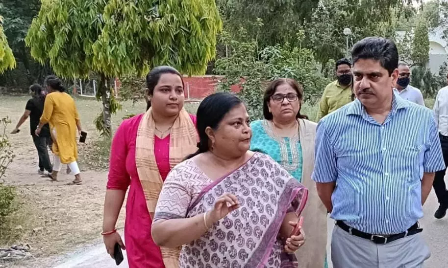 Lucknow University VC Prof Alok Kumar Rai visits hostels