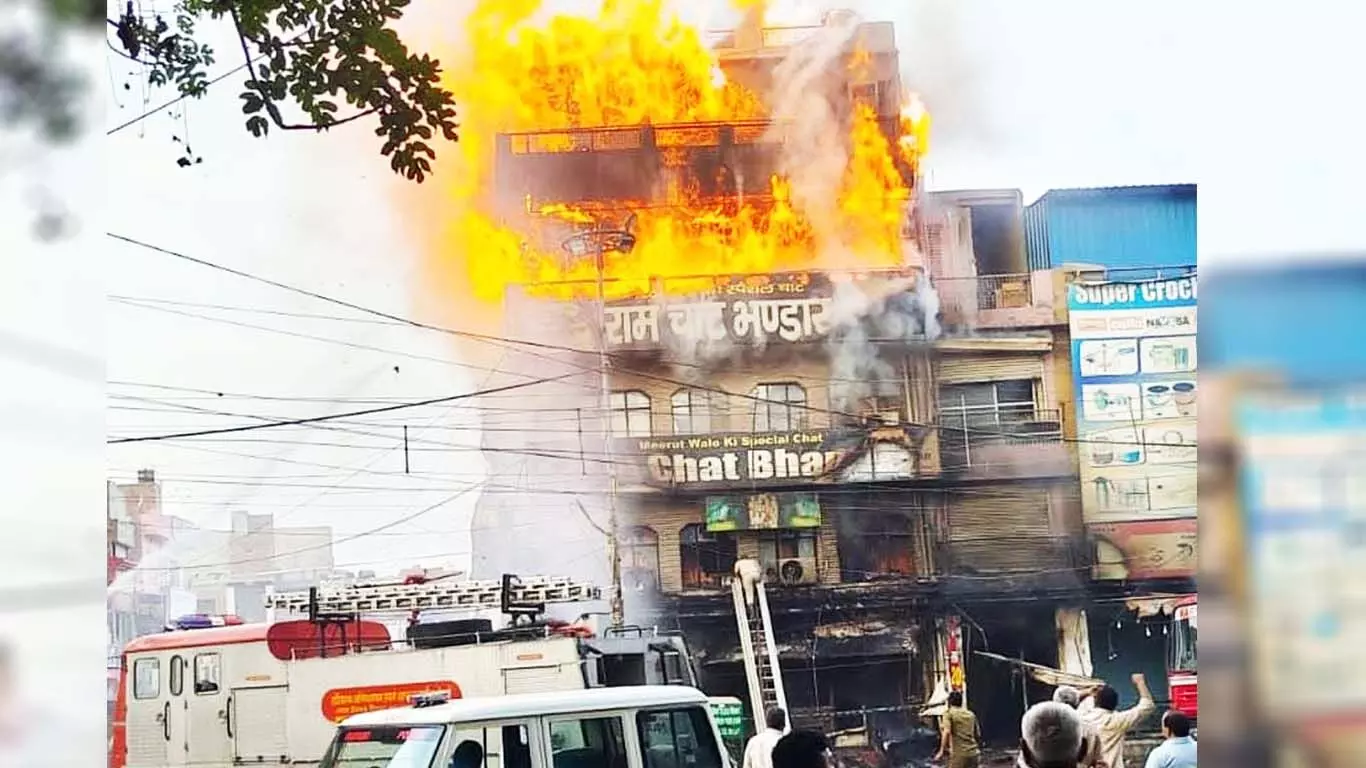 Fire broke out in Hisar Ram Chaat Bhandar