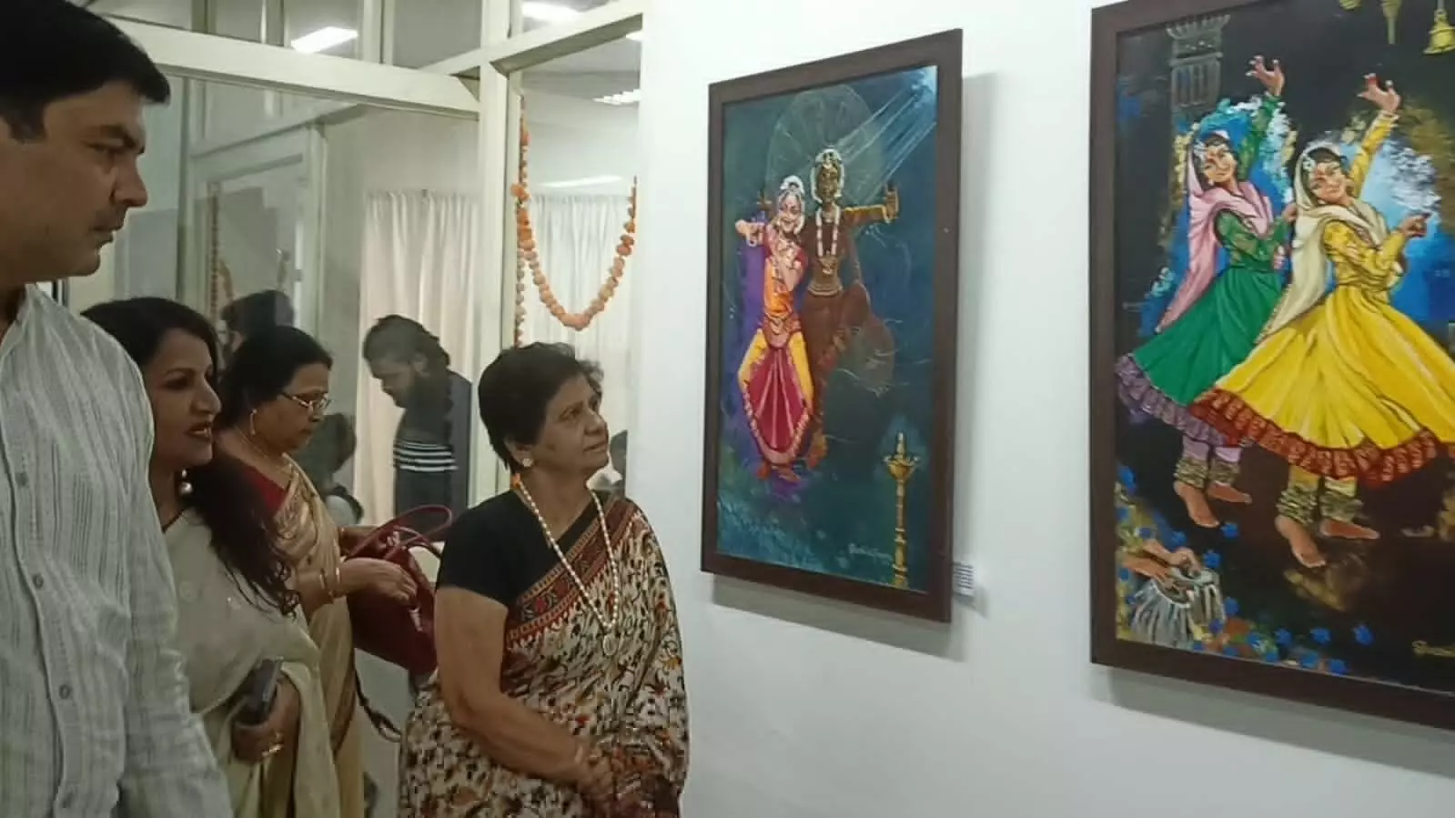 Lucknow News Painting exhibition of 140 artworks of female painters of India
